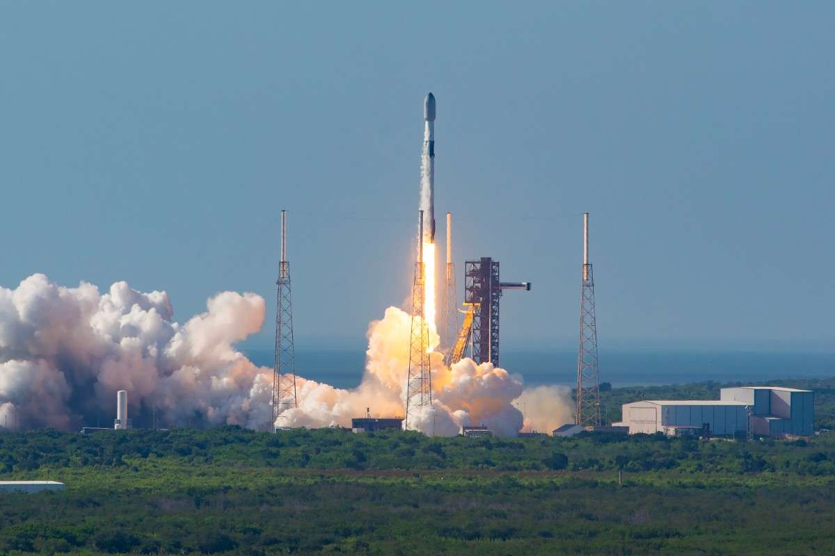 New Starlink Launch Falcon 9 rocket lifting off from Vandenberg with Starlink satellites on board